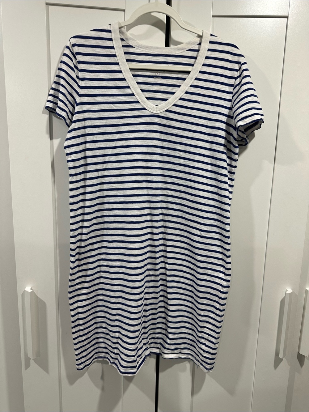 Universal Thread White & Navy Striped V-Neck Midi Dress